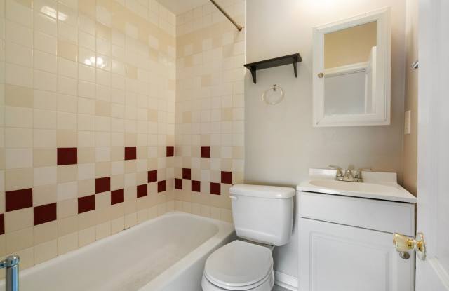 $250 OFF 1ST MONTH OF RENT THRU JULY 31! Convenient 2 Bedroom home in Mt. Washington available now!!