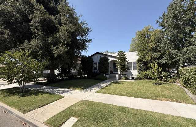 237 W Twelfth St