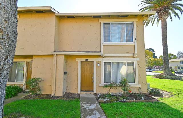 $2650 -TWO BEDROOM / GORGEOUS FREMONT TOWNHOUSE CLOSE TO EVERYTHING - 4425 Fenico Terrace, Fremont, CA 94536