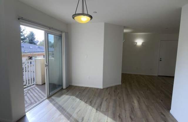 Photo of 15939 Victory Blvd unit: 201