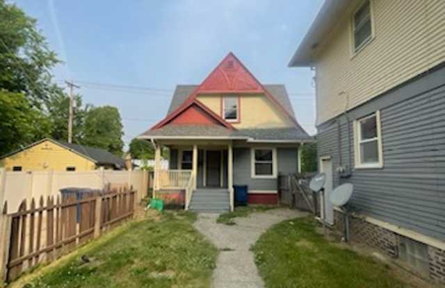 3241 N DETROIT