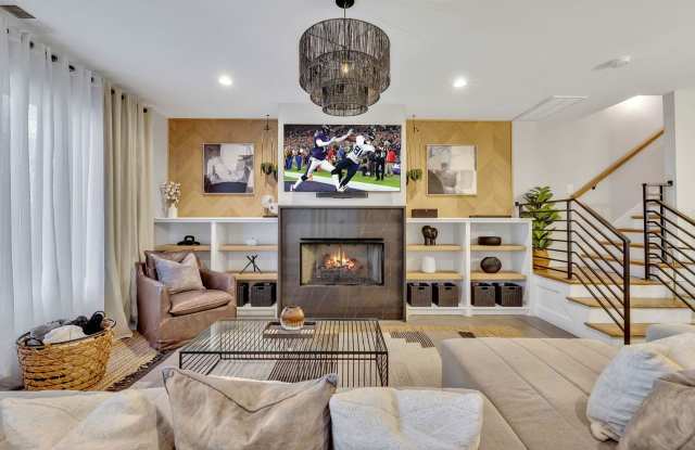 Gorgeous FULLY FURNISHED Home Just Off Charlotte Ave.