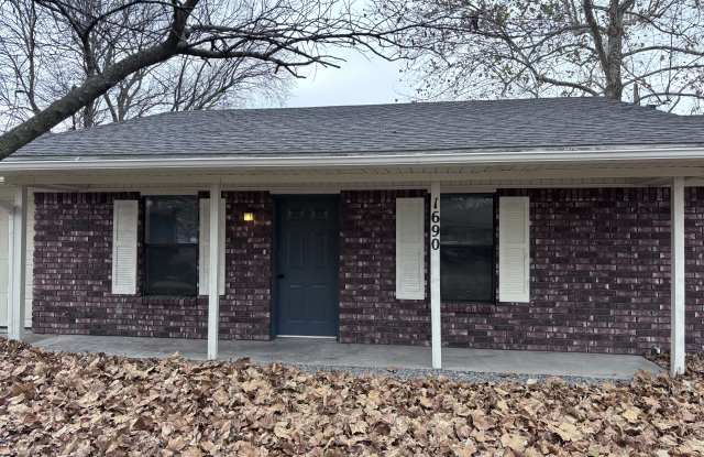 Photo of 1690 Henegar Dr