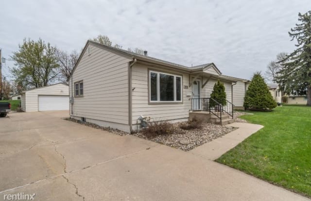 2912 E 13th St - 2912 East 13th Street, Sioux Falls, SD 57103