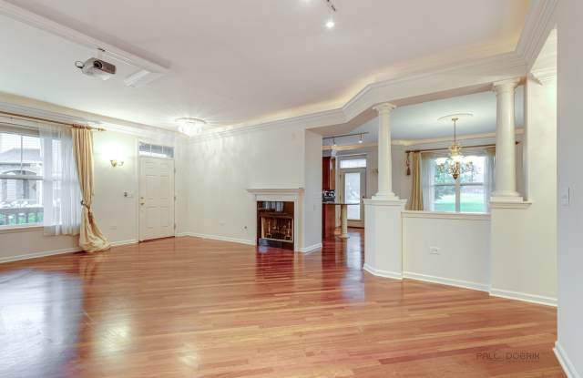 1900 Crenshaw Circle