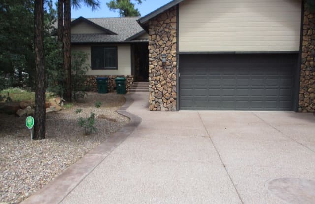 820 E Pine Ln - 820 East Pine Lane, Show Low, AZ 85901