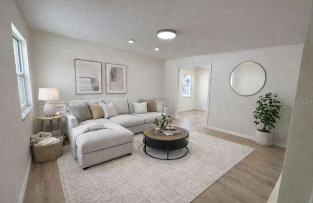 1219 E MOHAWK AVENUE