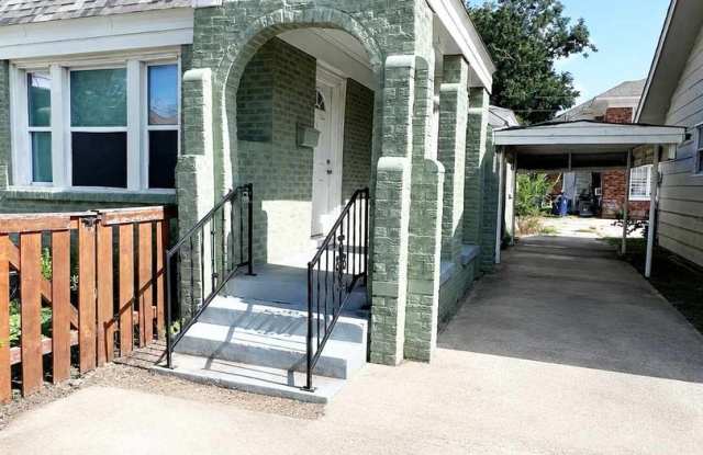 1 Bed/1 Bath Near the Plaza District