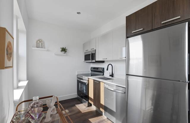 Photo of 1598 West Hollywood Avenue