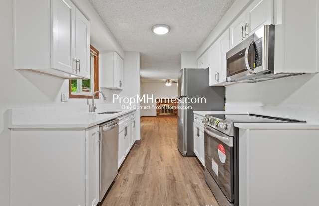 Updated 3 Bedroom Home in Aloha - Large Fenced Yard!