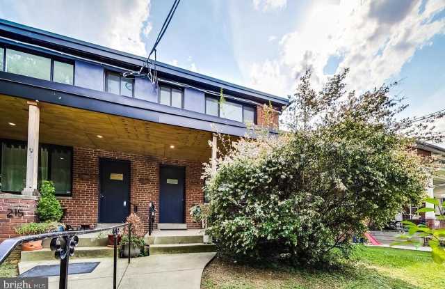 213 HAWAII Avenue NE unit: 1