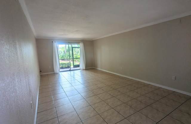 906 LaCosta Circle #5