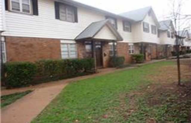 Great 2 Bedroom Condo in Plaza Estates
