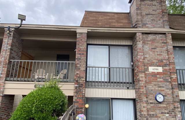 6586 S POPLAR WOODS Cir S