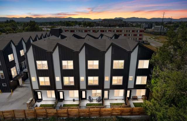 Photo of Gorgeous 3 bedroom, 4 bathroom townhome minutes from Sloan's Lake!