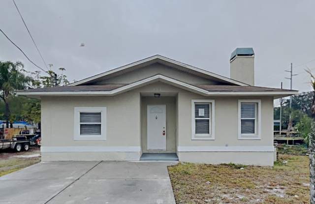 453 East Oakwood Street - 453 East Oakwood Street, Tarpon Springs, FL 34689