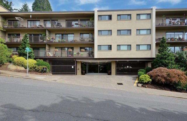 2393 SW Park Avenue #309 - 2393 Southwest Park Place, Portland, OR 97205