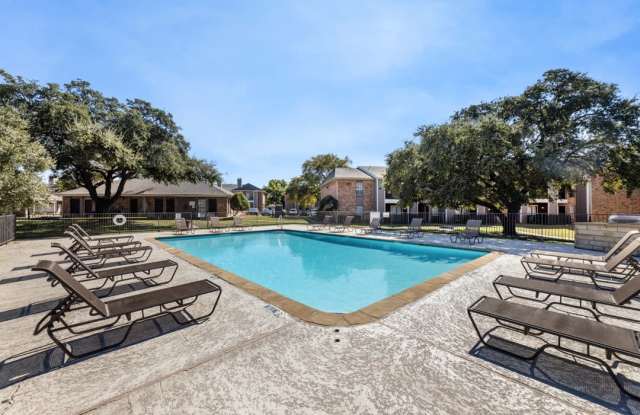 Regal Crossing Apartments