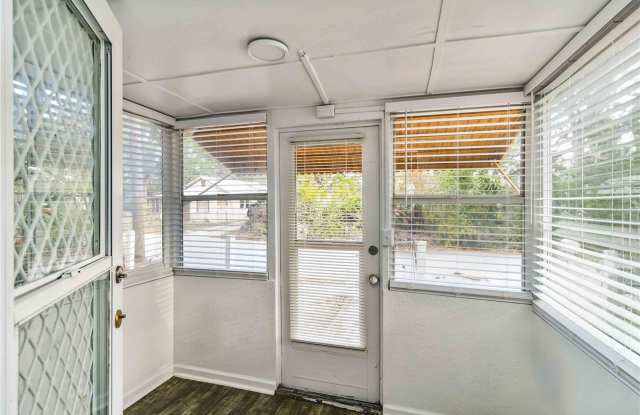 612 5TH AVENUE DRIVE E