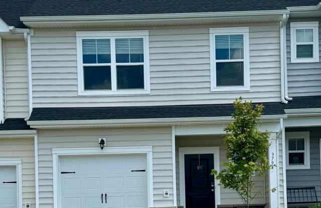 3BR/2BA Townhouse in The Townes at Sherrills Ford