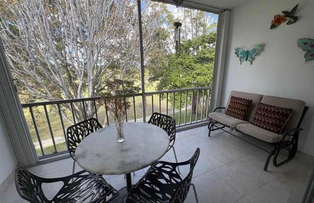 1055 Country Club Dr