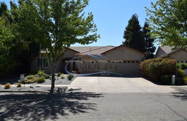 4 bedroom, 3 bath house with den/office