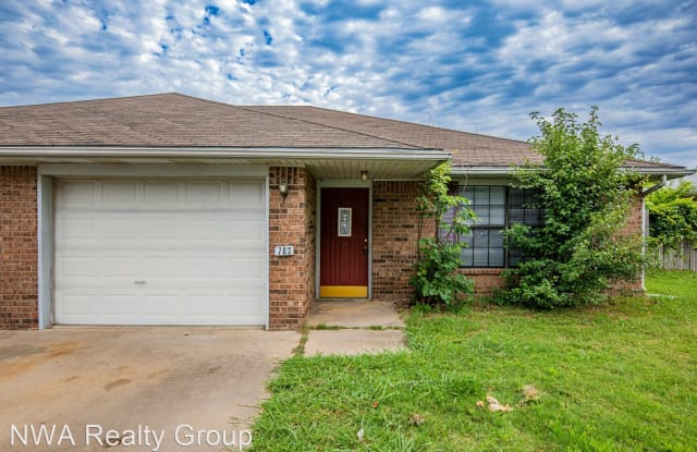 703 E Glendale Lane - 703 East Glendale Lane, Rogers, AR 72758