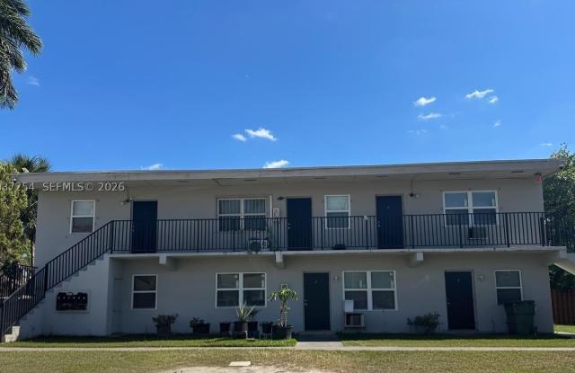186 NW 1st St
