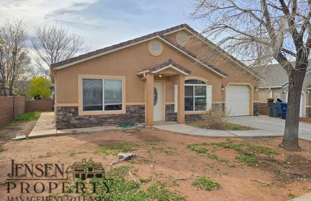 2 Bedroom Home in La Verkin - Newer Flooring in Kitchen/Dining Area