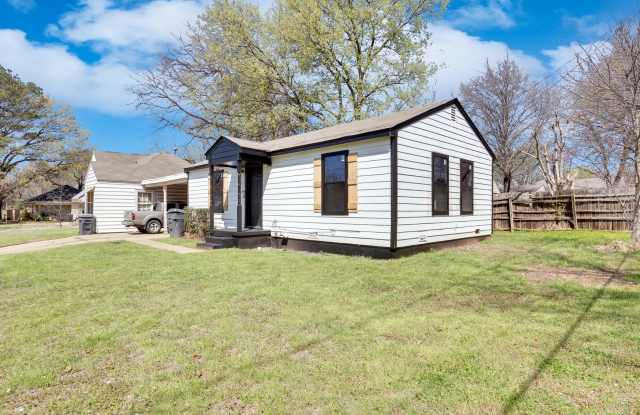 City Charm, Cozy Comfort 2 Bedroom Rental in Ardmore