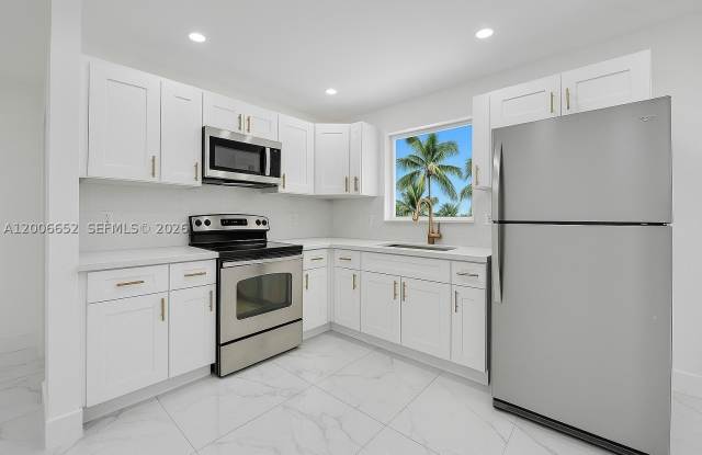 105 NW 14th Way