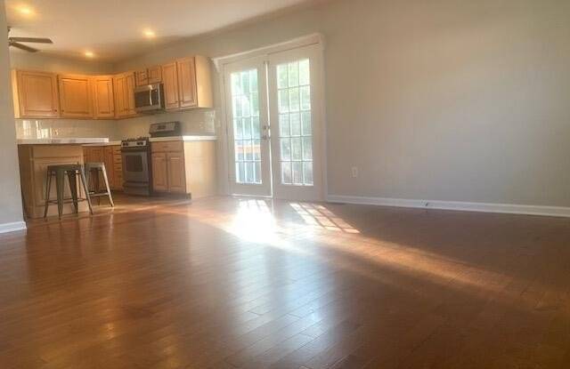 1560 Whittier Avenue