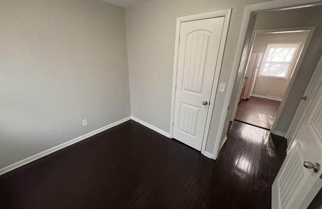 2324 W GILBERT Avenue