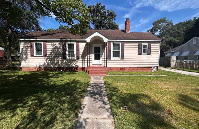 Charming 2 Bedroom Home in Hanahan's Highland Park neighborhood!