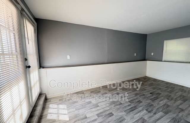 3016 33rd Court North