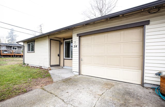 Charming 2 Bedroom 1 Bathroom Duplex in the Heart of Washougal!! - 54 32nd Street, Washougal, WA 98671