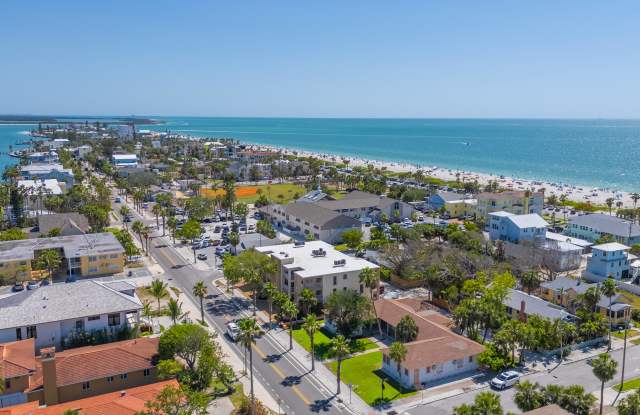 1706 Pass A Grille Way