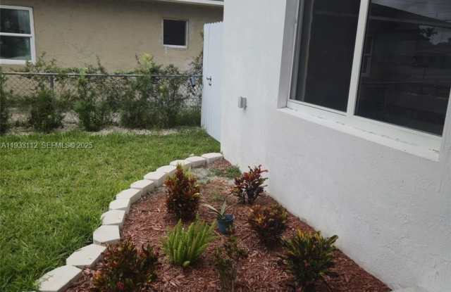 Photo of 4425 SW 21st St