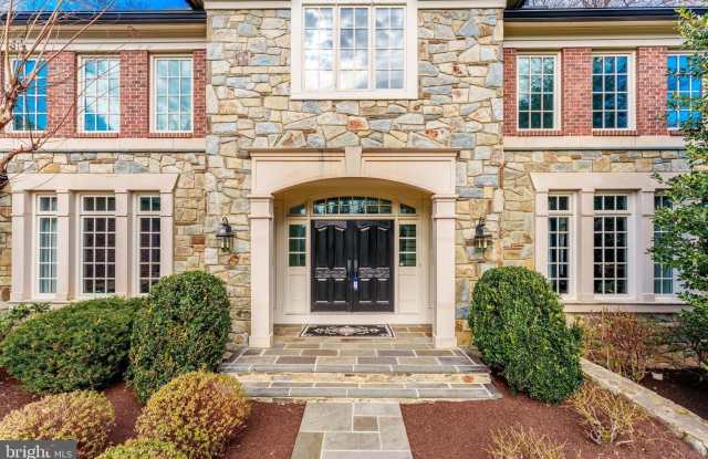 7814 CROWNHURST COURT