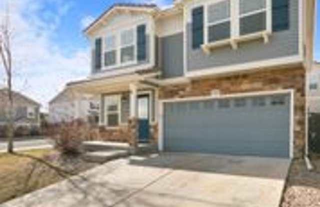 Large house on corner lot in The Meadows - Castle Rock