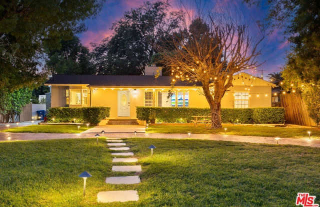8345 White Oak Ave