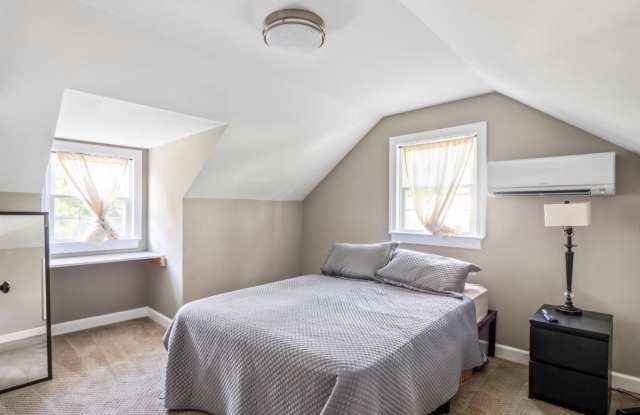 2617 East Maple Street