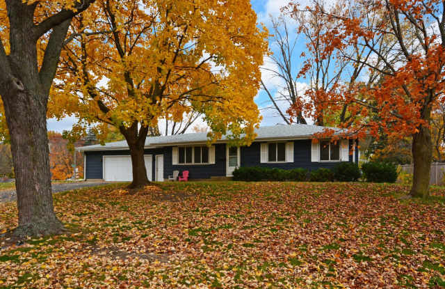 Spacious 4-Bed 1.5 Bath Home Available Now in Bloomington!