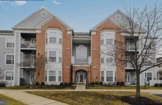 657 BURTONS COVE WAY