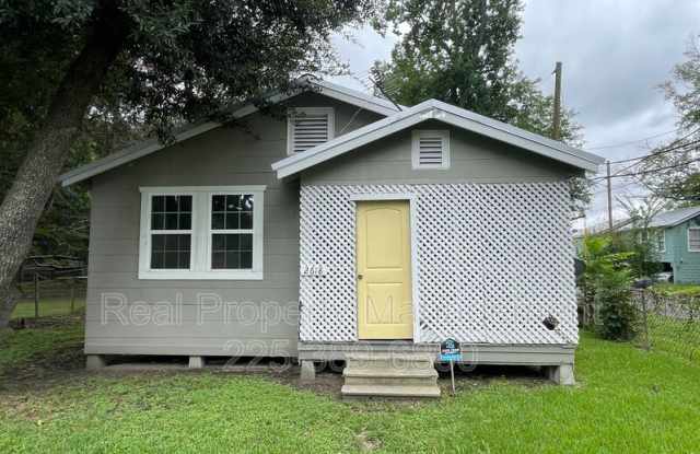 2618 Seneca St.