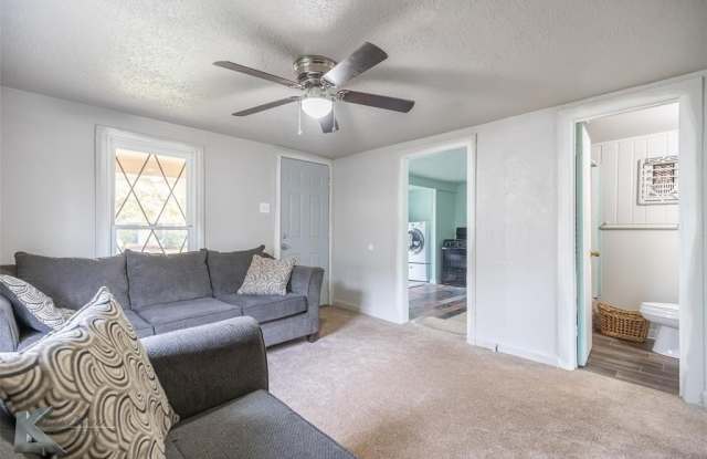 818 Ballinger Street