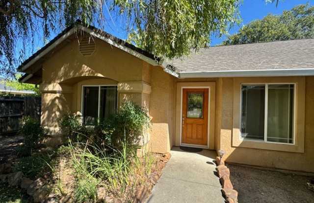 $300 Move in Special - Beautiful South Redding Home