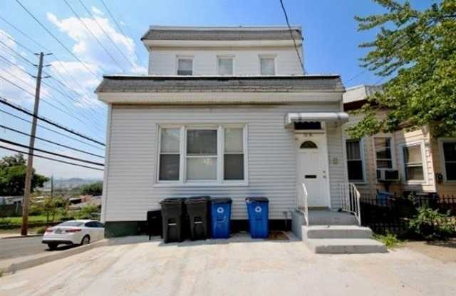1001 COLUMBIA AVE