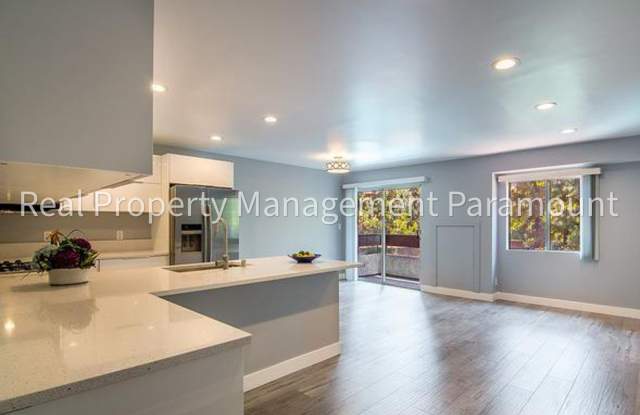 Spacious Condo with Relaxing Pool Views