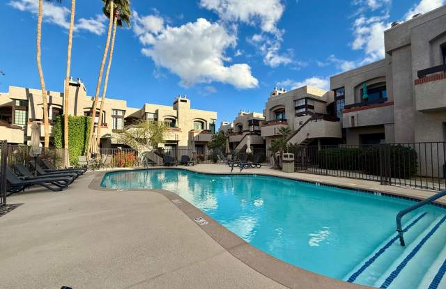 AVAILABLE NOW!! 2 Bedrooms 2 Bathroom Condo in Palm Springs!
